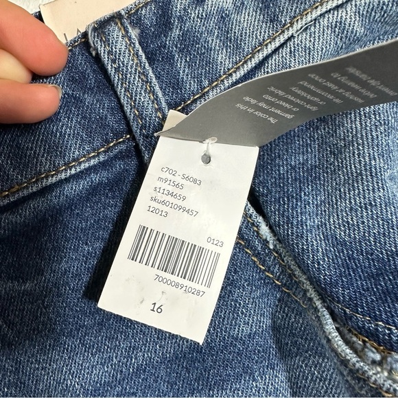 NWT Lane Bryant Signature Fit Loose Straight Mid Rise Medium Wash Jeans - Picture 5 of 8